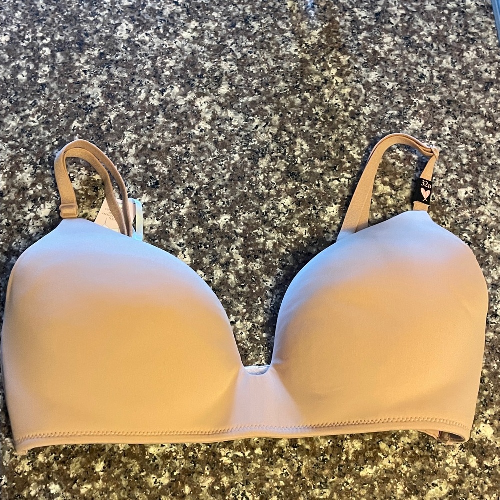 Victoria's Secret Nude/Tan Wireless T-Shirt Bra 🆕 with tags